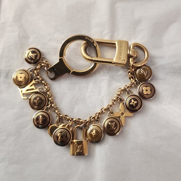 LOUIS VUITTON - AUTHENTIC, VINTAGE, AND RARE LOGO CHARM BRACELET - Picture 4 of 10